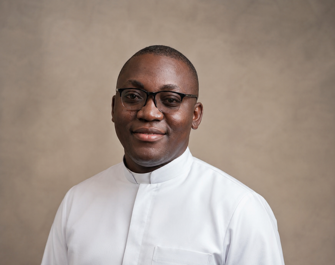Portrait de l'Abbé Ander KETIKETI, représentant d'Envol'Ensemble en République du Congo